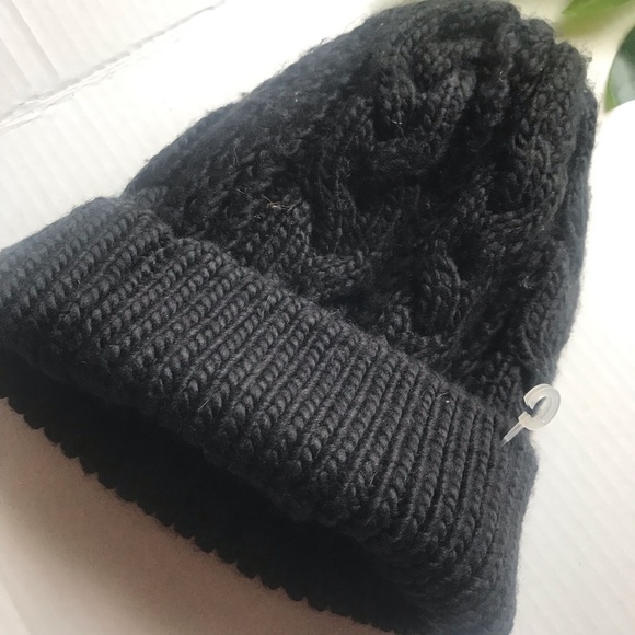 Torrid Cable Knit Beanie EUC - Picture 2 of 5